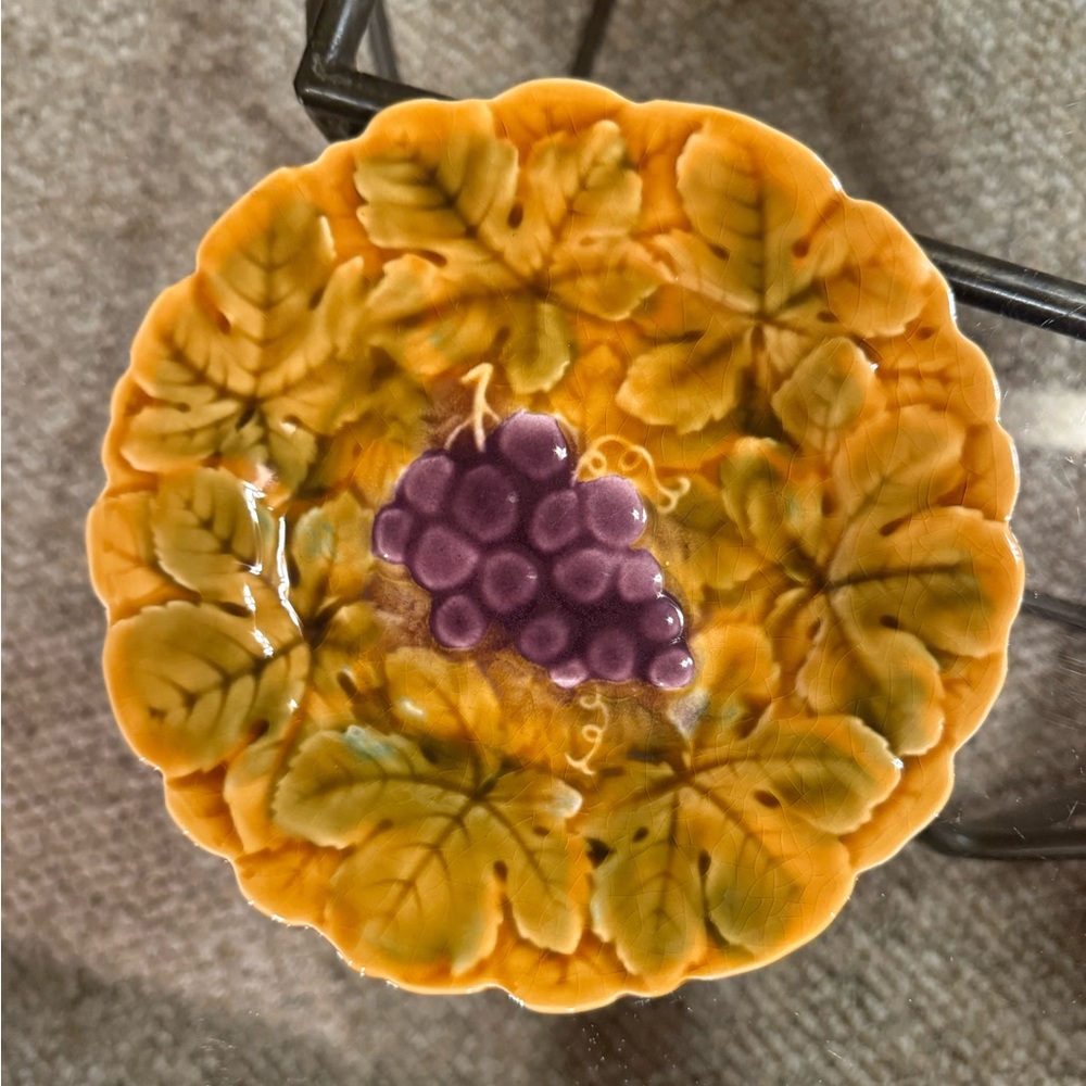 Sarreguemines Majolica Fruit grapes Plate France Vintage Dessert plate 7.5 in